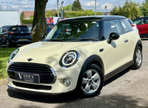 2018 MINI Hatch 1.5 Cooper 3-Door Hatch in White — image 3