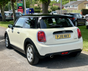 2018 MINI Hatch 1.5 Cooper 3-Door Hatch in White — image 5