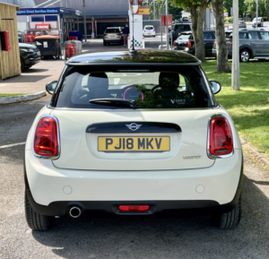 2018 MINI Hatch 1.5 Cooper 3-Door Hatch in White — image 6