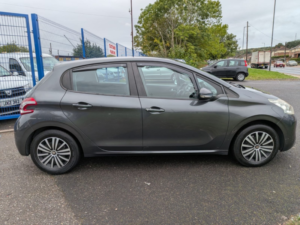 2014 Peugeot 208 1.4 Hdi Access+ in Grey — image 5