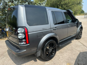 2015 Land Rover Discovery 4 3.0 Sd V6 Hse in Grey — image 2