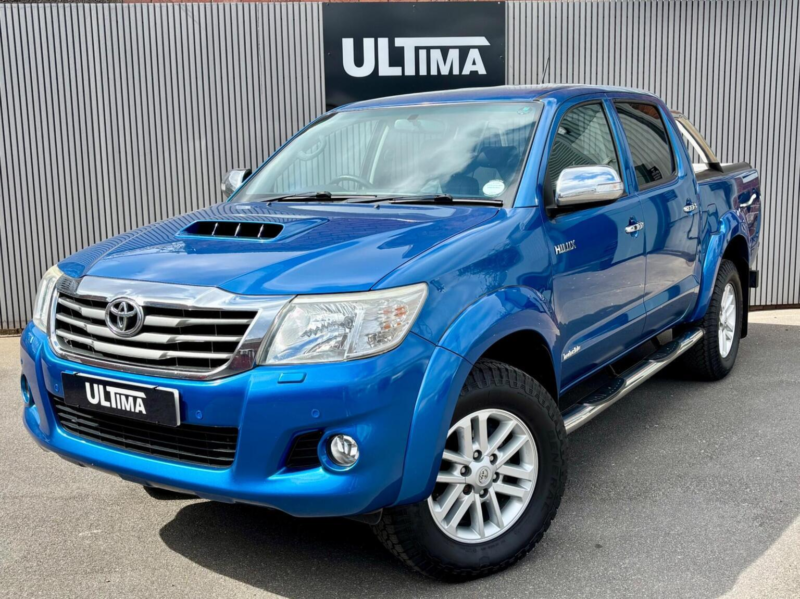 2014 Toyota Hilux 3.0 D-4d Invincible 4WD Euro 5 4dr in Blue — image 1