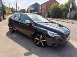 2017 Volvo V40 2.0 T2 R-Design Nav Plus Euro 6 (s/s) 5dr in Black — image 2