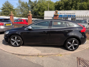 2017 Volvo V40 2.0 T2 R-Design Nav Plus Euro 6 (s/s) 5dr in Black — image 3