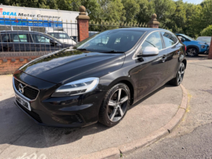 2017 Volvo V40 2.0 T2 R-Design Nav Plus Euro 6 (s/s) 5dr in Black — image 4