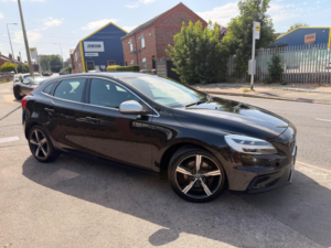 2017 Volvo V40 2.0 T2 R-Design Nav Plus Euro 6 (s/s) 5dr in Black — image 5