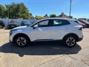 2023 Kia Sportage 1.6 T-Gdi 2 SUV 5dr Petrol Manual Euro 6 (s/s) (148 Bhp) in White — image 4