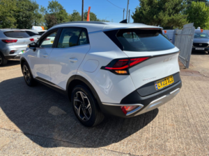 2023 Kia Sportage 1.6 T-Gdi 2 SUV 5dr Petrol Manual Euro 6 (s/s) (148 Bhp) in White — image 5