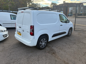 2019 Vauxhall Combo 1.6 Turbo D 2300 Sportive Panel Van 4dr Diesel Manual L1 H1 Euro 6 (s/s) (100 Ps) in White — image 3