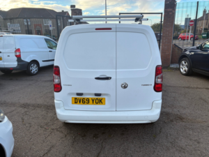 2019 Vauxhall Combo 1.6 Turbo D 2300 Sportive Panel Van 4dr Diesel Manual L1 H1 Euro 6 (s/s) (100 Ps) in White — image 4