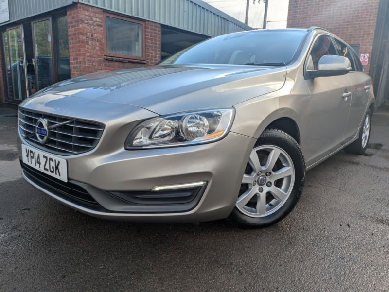 2014 Volvo V60 2.0 D4 Business Edition in Gold — image 1