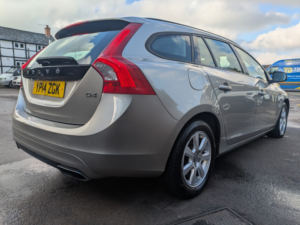 2014 Volvo V60 2.0 D4 Business Edition in Gold — image 2