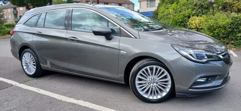 2017 Vauxhall Astra 1.6 Cdti Elite in Grey — image 1