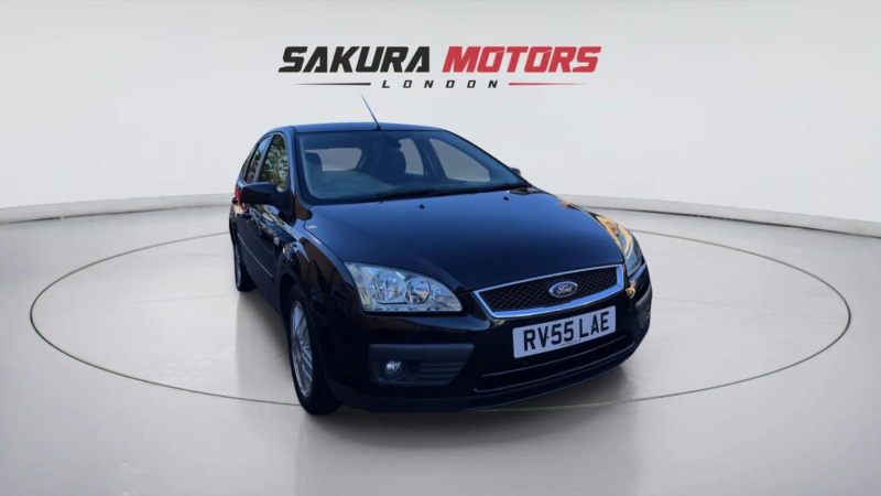 2005 Ford Focus 1.6 Ghia 5dr in Black — image 1