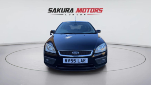 2005 Ford Focus 1.6 Ghia 5dr in Black — image 2