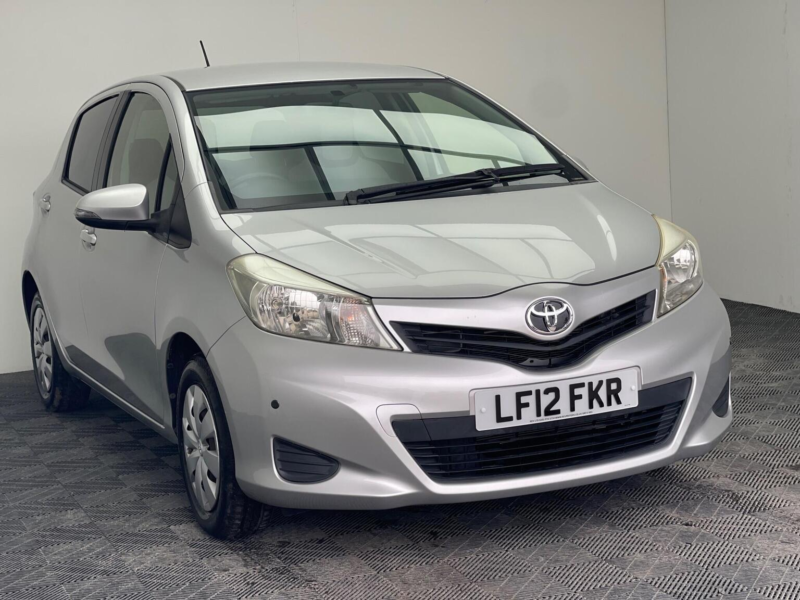 2012 Toyota Yaris 1.33 Dual Vvt-I Tr Multidrive S Euro 5 5dr in Silver — image 1