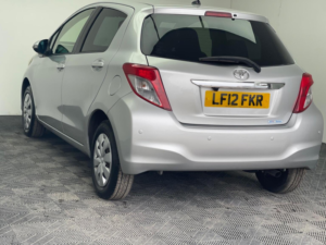 2012 Toyota Yaris 1.33 Dual Vvt-I Tr Multidrive S Euro 5 5dr in Silver — image 4