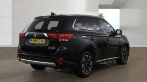 2015 Mitsubishi Outlander 2.0h 12kwh Gx3h CVT 4WD Euro 6 (s/s) 5dr in Black — image 4