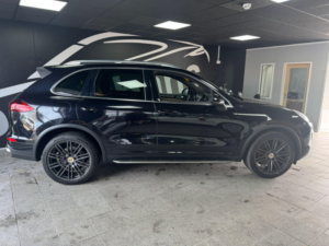 2014 Porsche Cayenne 3.0 Td V6 Tiptronics 4WD Euro 6 (s/s) 5dr in Black — image 4