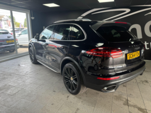 2014 Porsche Cayenne 3.0 Td V6 Tiptronics 4WD Euro 6 (s/s) 5dr in Black — image 6