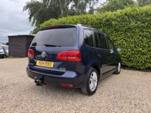 2014 Volkswagen Touran 2.0 Tdi Bluemotion Tech Se in Blue — image 2