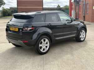 2015 Land Rover Range Rover Evoque 2.2 Ed4 Pure Tech in Black — image 3