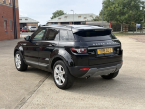 2015 Land Rover Range Rover Evoque 2.2 Ed4 Pure Tech in Black — image 4