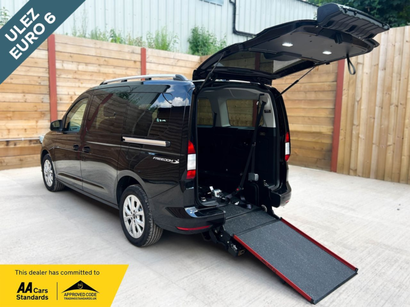 2025 Ford Grand Tourneo Connect 3 SEAT Auto Wheelchair Accessible Disabled Access Vehicle Wav in Black — image 1