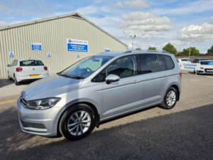 2017 Volkswagen Touran 1.2 Tsi Bluemotion Tech Se Euro 6 (s/s) 5dr in Silver — image 3
