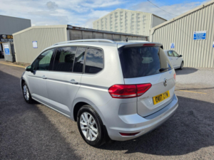 2017 Volkswagen Touran 1.2 Tsi Bluemotion Tech Se Euro 6 (s/s) 5dr in Silver — image 4