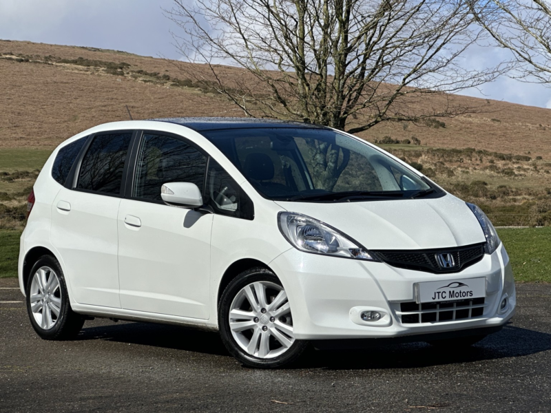 2014 Honda Jazz 1.4 I-Vtec Ex 5dr Auto, White, Petrol + Low Mileage in White — image 1