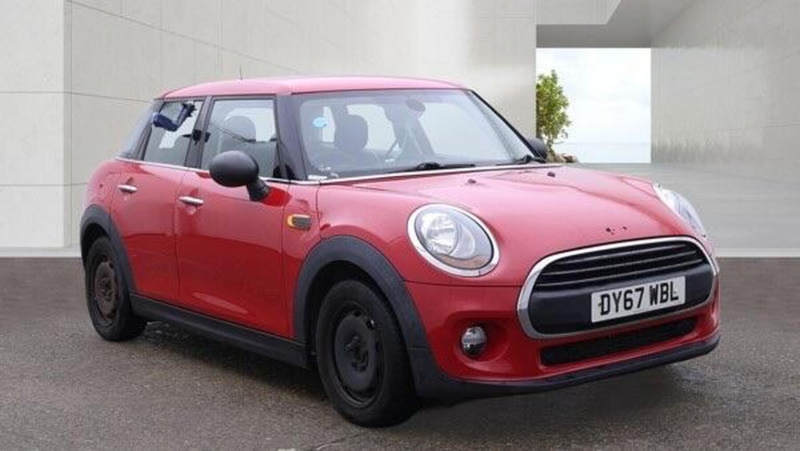 2017 MINI Hatch 1.2 One Auto Euro 6 (s/s) 5dr in Red — image 1