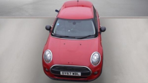 2017 MINI Hatch 1.2 One Auto Euro 6 (s/s) 5dr in Red — image 4