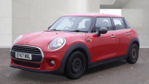 2017 MINI Hatch 1.2 One Auto Euro 6 (s/s) 5dr in Red — image 5