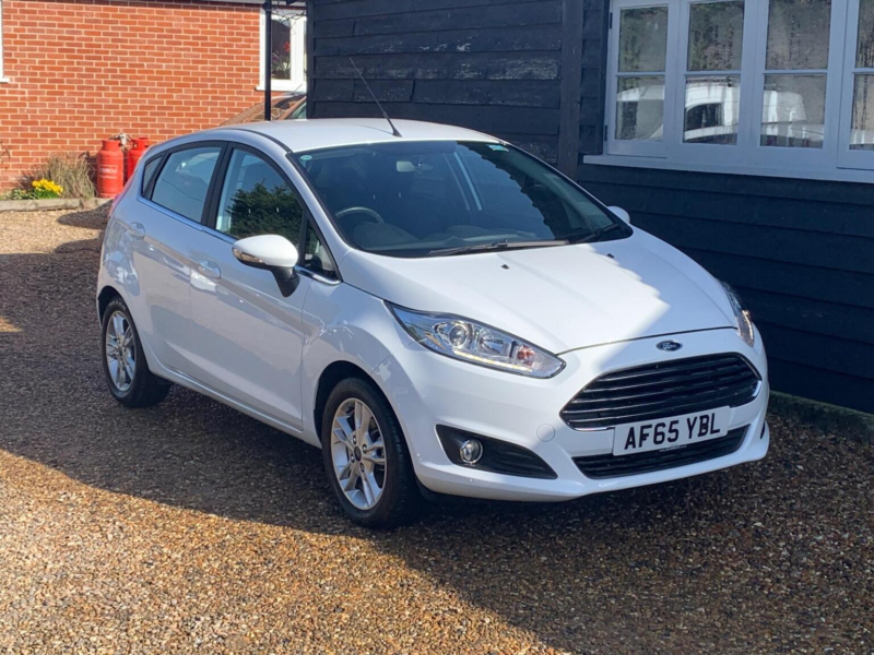 2015 Ford Fiesta 1.25 Zetec Euro 6 5dr in White — image 1