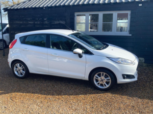 2015 Ford Fiesta 1.25 Zetec Euro 6 5dr in White — image 4
