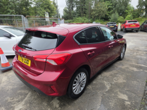 2019 Ford Focus 1.0 T Ecoboost Titanium in Red — image 5