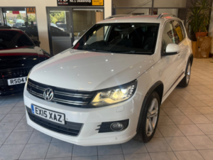 2015 Volkswagen Tiguan 2.0 Tdi Bluemotion Tech R-Line in White — image 5