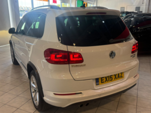 2015 Volkswagen Tiguan 2.0 Tdi Bluemotion Tech R-Line in White — image 6