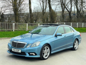 2011 Mercedes-Benz E Class 2.1 E250 Cdi Blueefficiency Sport Tiptronic Euro 5 4dr in Blue — image 5