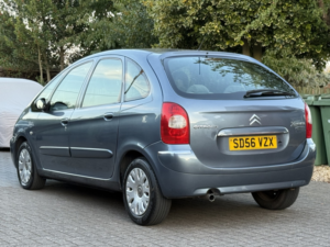 2006 Citroen Xsara Picasso 1.6 I 16v Desire in Grey — image 2