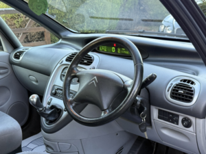 2006 Citroen Xsara Picasso 1.6 I 16v Desire in Grey — image 3