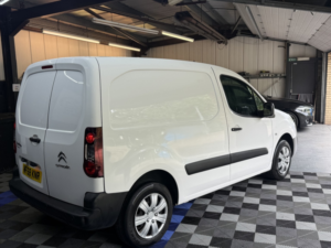 2018 Citroen Berlingo 1.6 Bluehdi 850 Enterprise in White — image 2