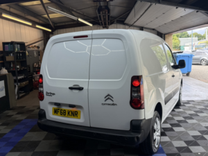 2018 Citroen Berlingo 1.6 Bluehdi 850 Enterprise in White — image 3