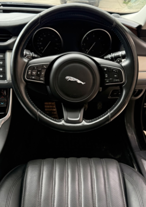 2016 Jaguar Xf 2.0 D Portfolio in Grey — image 6