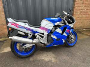 1994 Suzuki Gsxr750 Wn in White — image 4