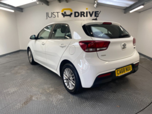 2018 Kia Rio 1.25 2 Hatchback 5dr Petrol Manual Euro 6 (s/s) (83 Bhp) in White — image 3