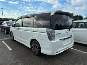 2012 Honda Stepwagon Z Cool Spirit 5dr 8 Seats in White — image 3