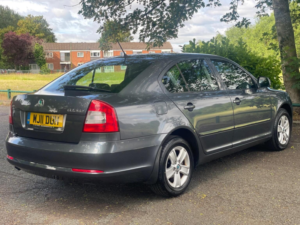 2011 Skoda Octavia 1.6 Mpi Se Euro 5 5dr in Grey — image 5