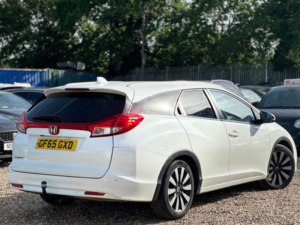 2015 Honda Civic 1.8 I-Vtec Sr Tourer Auto Euro 6 5dr in White — image 3
